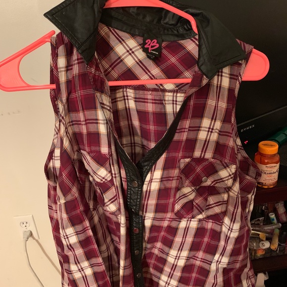 bebe Tops - 2beBebe flannel sleeveless top